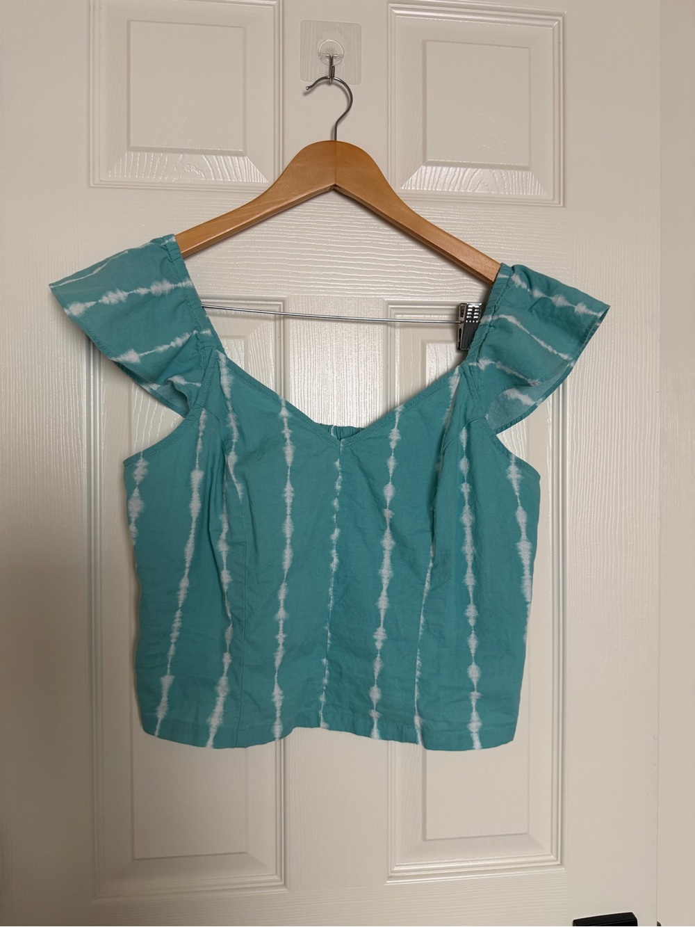 a.n.a Teal and White Tie-Dye Flutter Sleeve Crop Top